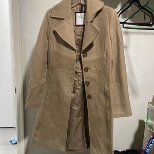 Fitted women’s coat